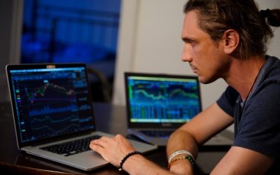 Qu’est-ce que la liquidation forcée (short squeeze) des positions courtes ?